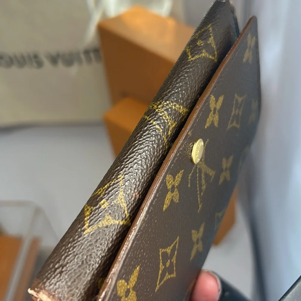 Louis Vuitton Monogram Leather Wallet Unisex
